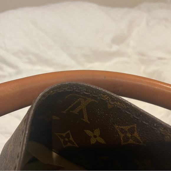 Louis Vuitton Artsy in Monogram LV - Picture 4 of 16